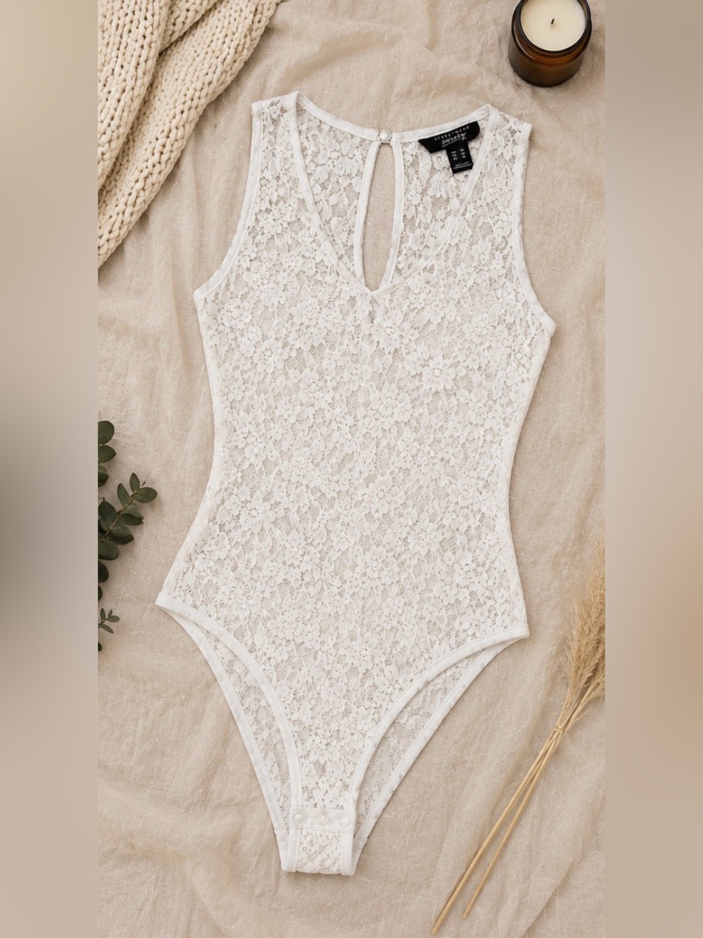 Streetwear Society White Floral Lace Bodysuit Size M